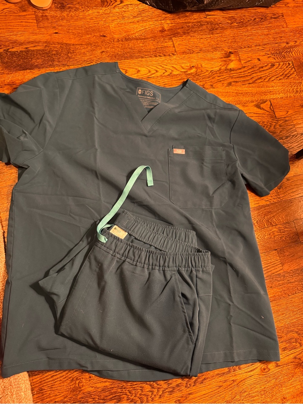 FIGS Men’s Caribbean Blue Short Sleeve Scrub Top and Pants